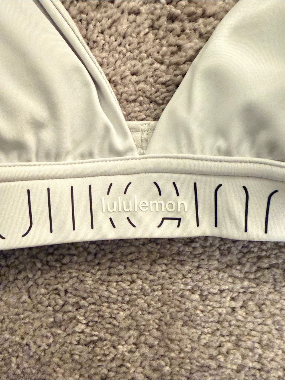 lululemon License to Train Triangle Bra Light
Support, A/B Cup *Logo - Picture 2 of 6